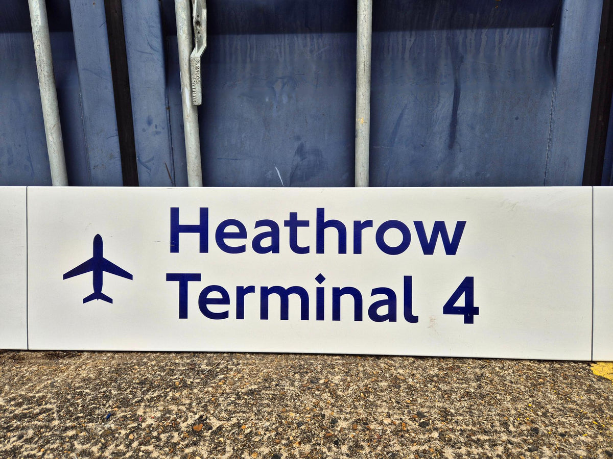 Heathrow sign - Heathrow Terminal 4 (1832025)