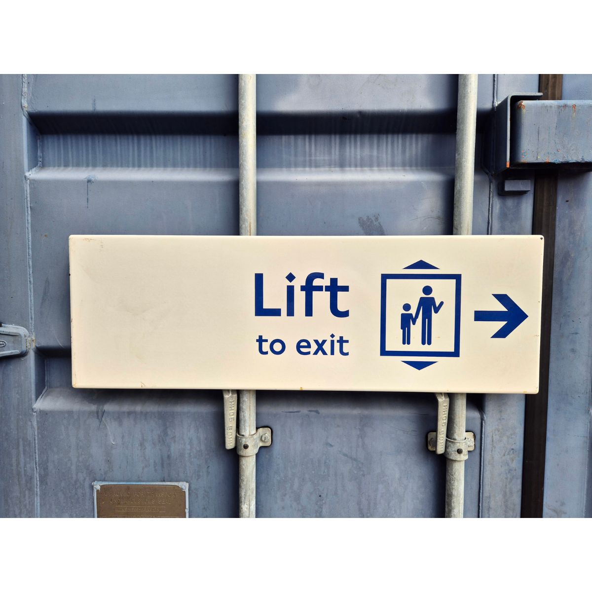 Lift To Exit - Arrow Right (622026)