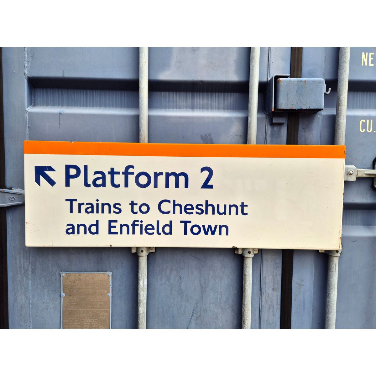 Platform 2 Trains to Cheshunt and Enfield Town Arrow Up Left (752026)
