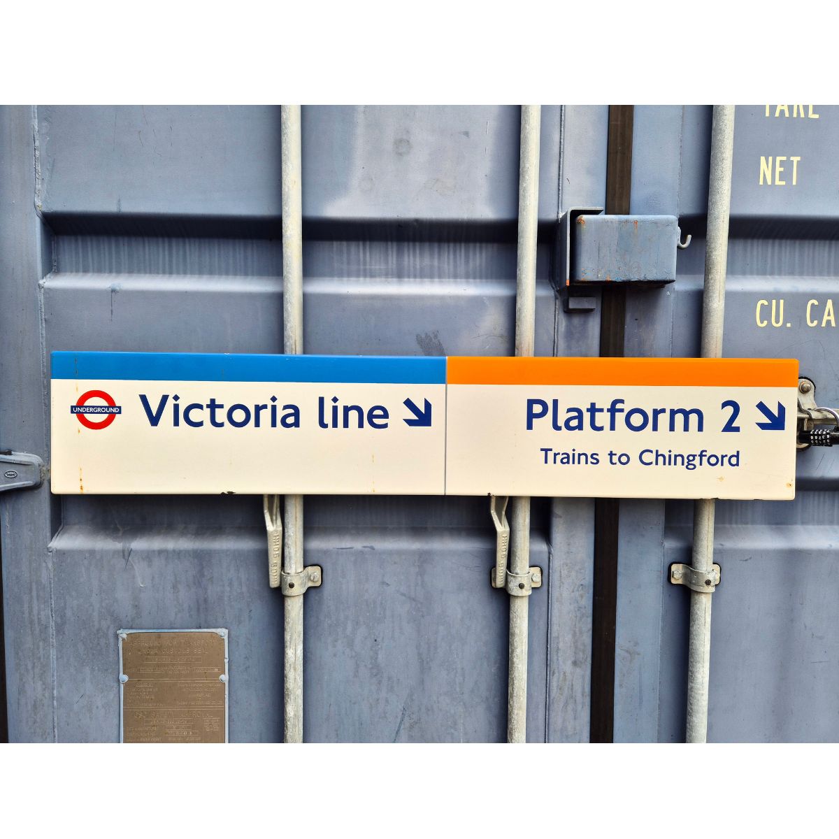 Victoria line - Platform 2 Trains to Chingford (882026)