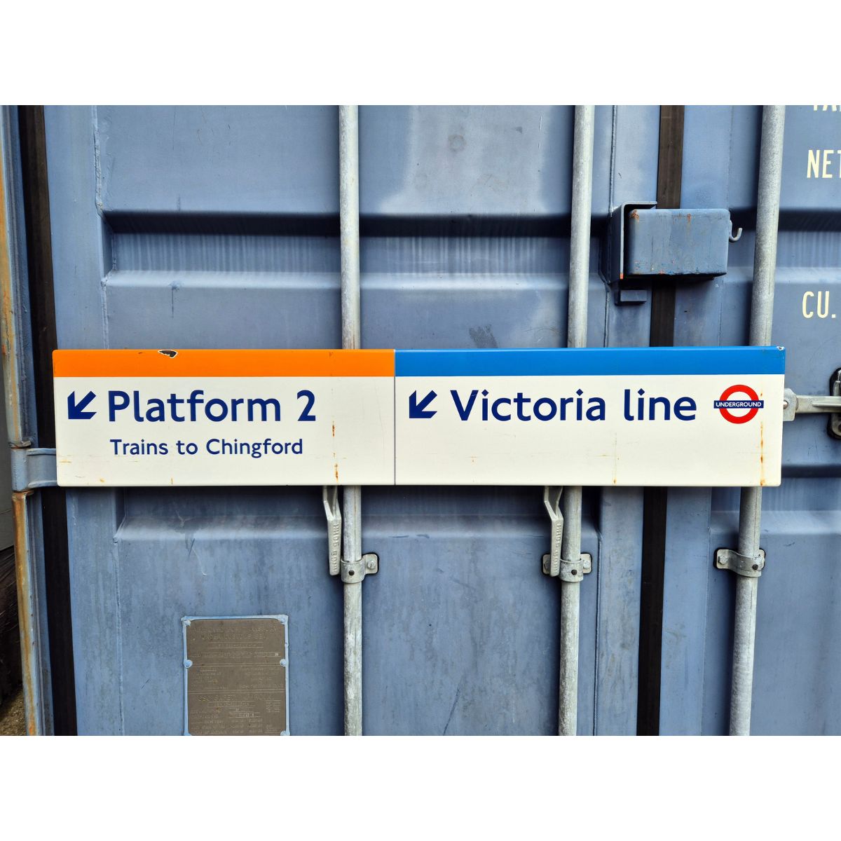 Platform 2 Trains to Chingford - Victoria line Arrow Down Left (912026)