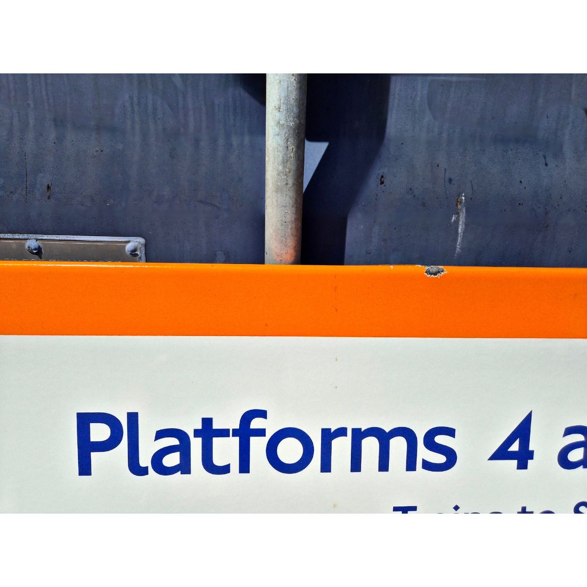 Overground Platform 2 - Special Services Only - Platform 4 and 5 (1032025)