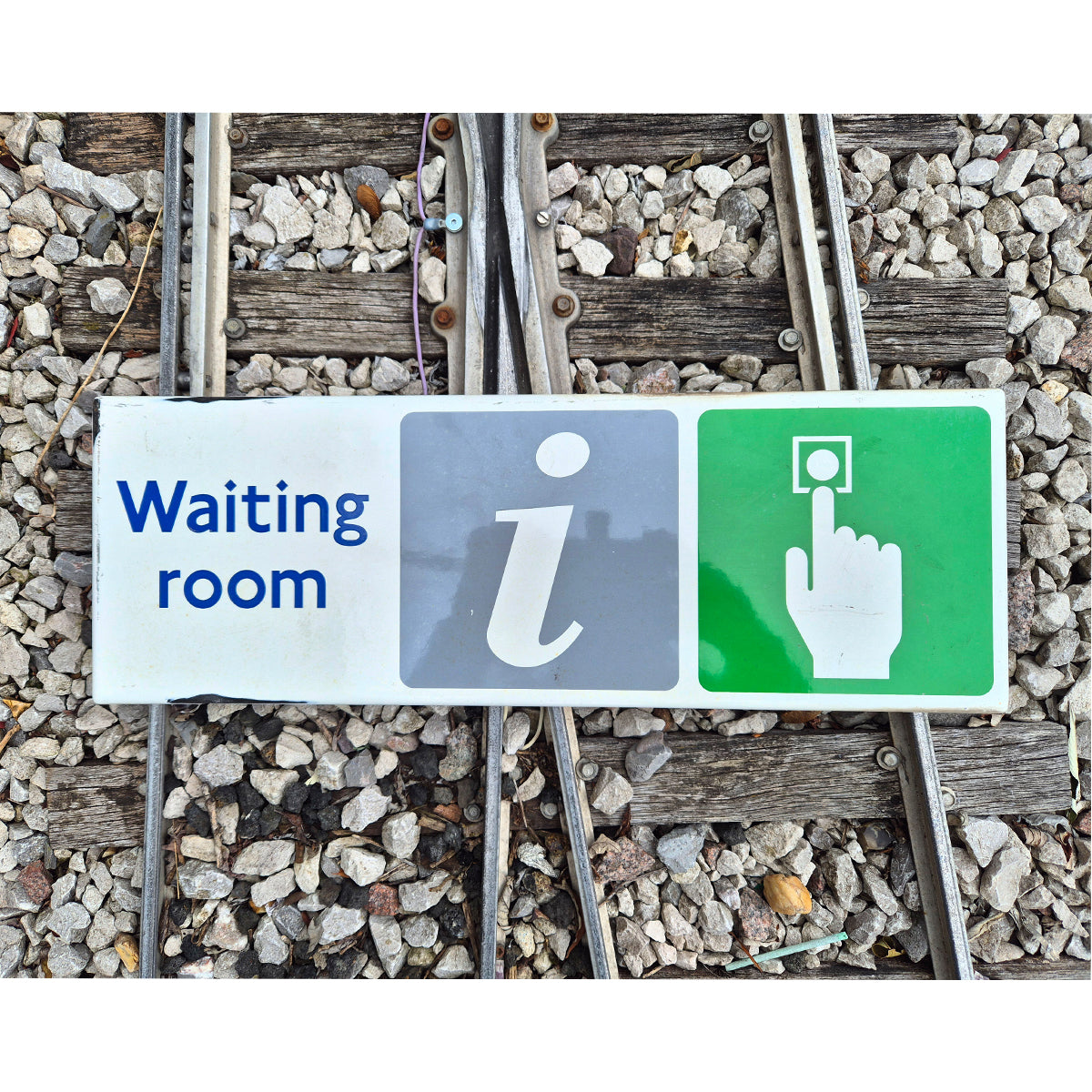 Waiting Room Sign - Left (2152025)