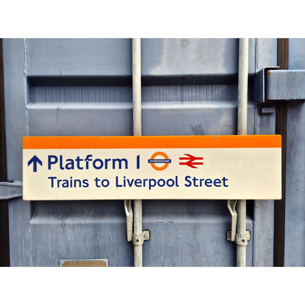 Platform 1 Trains to Liverpool Street - Arrow Up (732026)