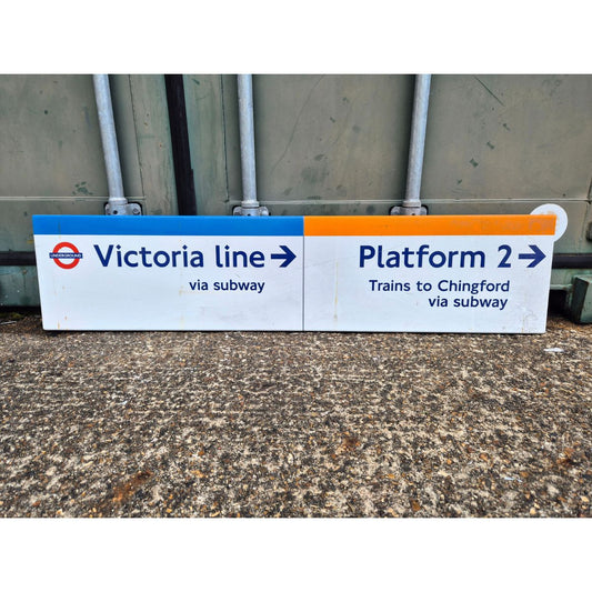 Victoria Line Via Subway - Platform 2 Trains to Chingford - Arrow Right (772026)