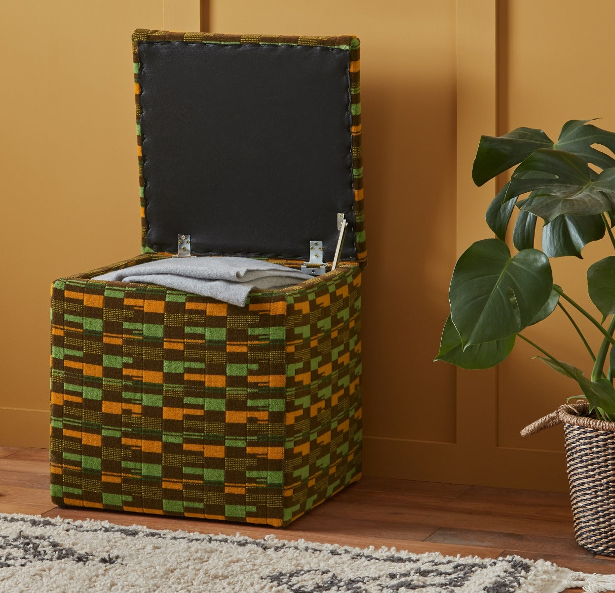 Hinged Storage Cube